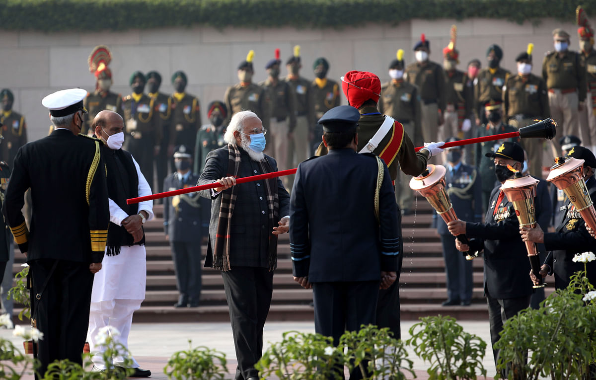 Prime Minister lit up the ‘Swarnim Vijay Mashaal’ from the eternal flame of National War Memorial on the occasion.