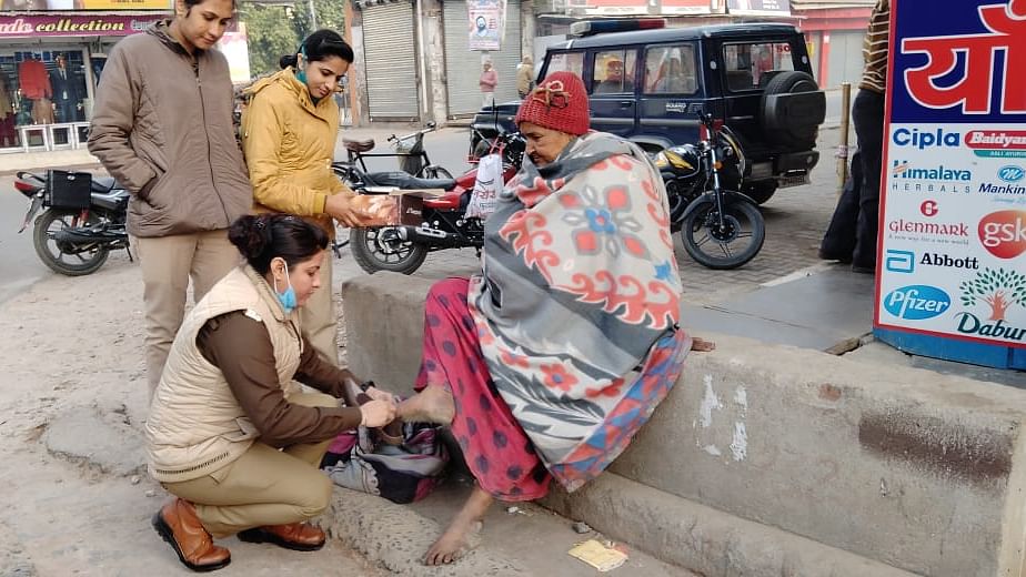 Twitter Applauds as UP Cop Buys Shoes for Barefoot Woman 