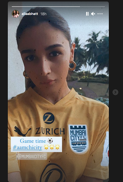 Pics: Alia Cheers For Ranbir's Team Mumbai City FC During Match