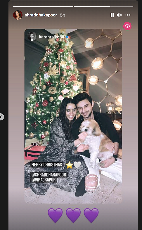 Priyanka, Kareena & Bachchans Celebrate Christmas, Share Photos