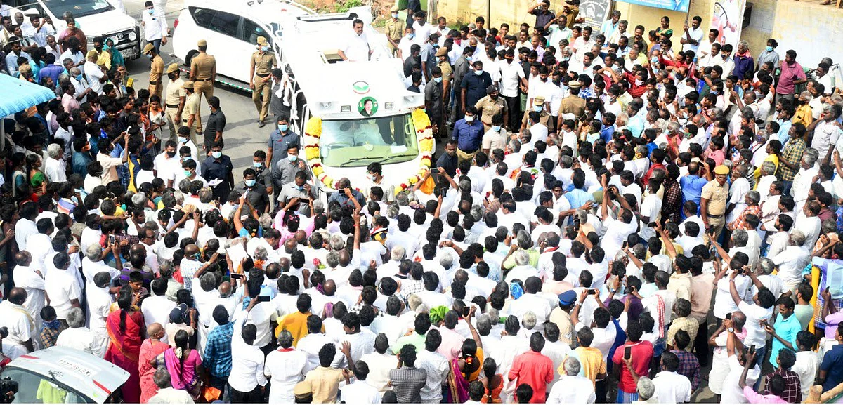 CM Edappadi Palaniswami campaigning in Jalakandapuram in Salem.