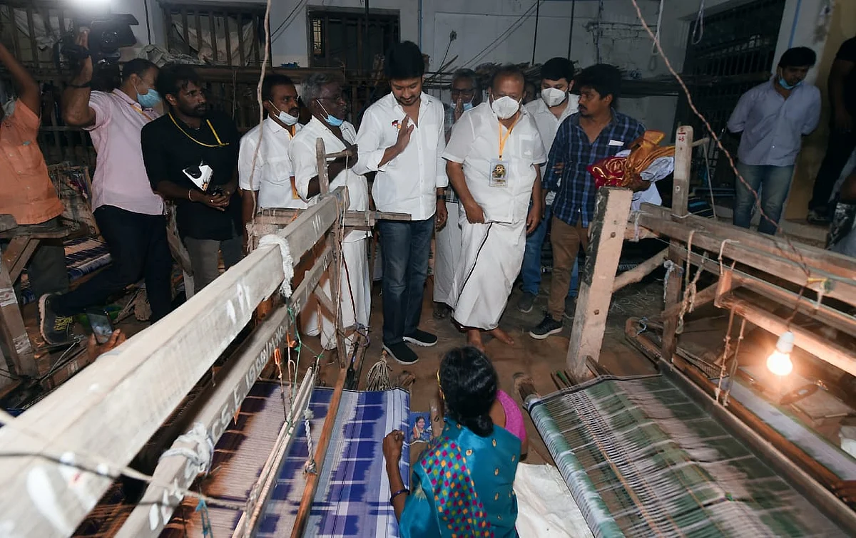 Udhayanidhi Stalin met with weavers in Kurinjipadi in Cuddalore. He tweeted that he had discussed how they have incurred losses due to rising raw material prices.