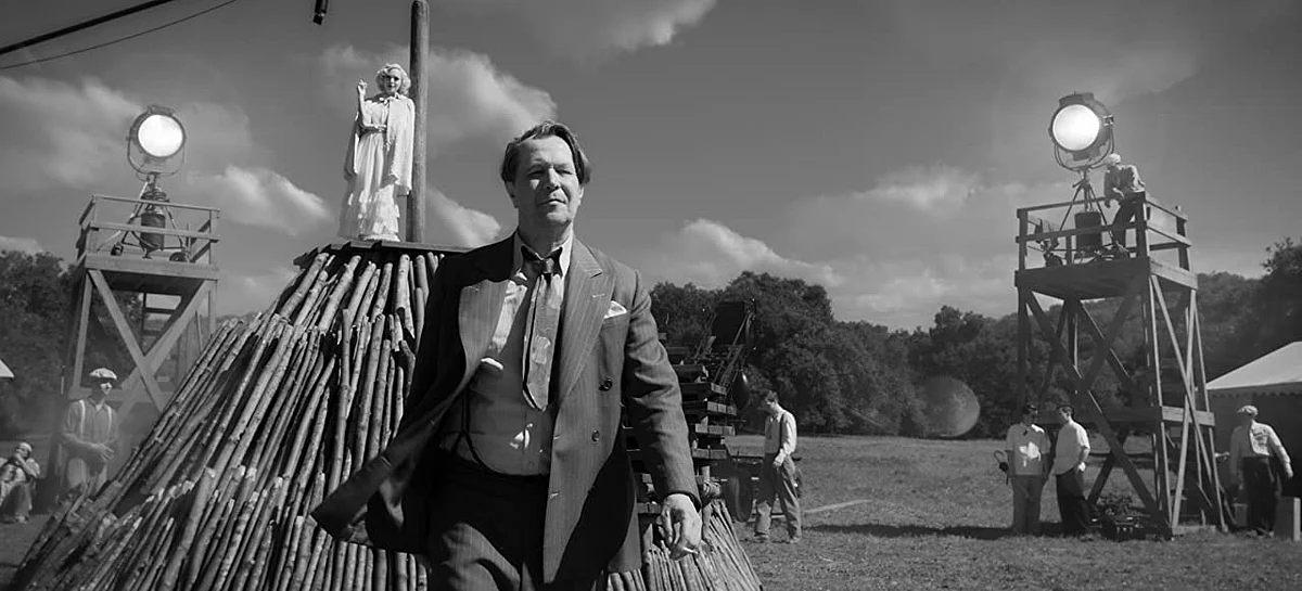 Gary Oldman as <i>Citizen Kane</i> writer Herman J. Mankiewicz in <i>Mank</i>.