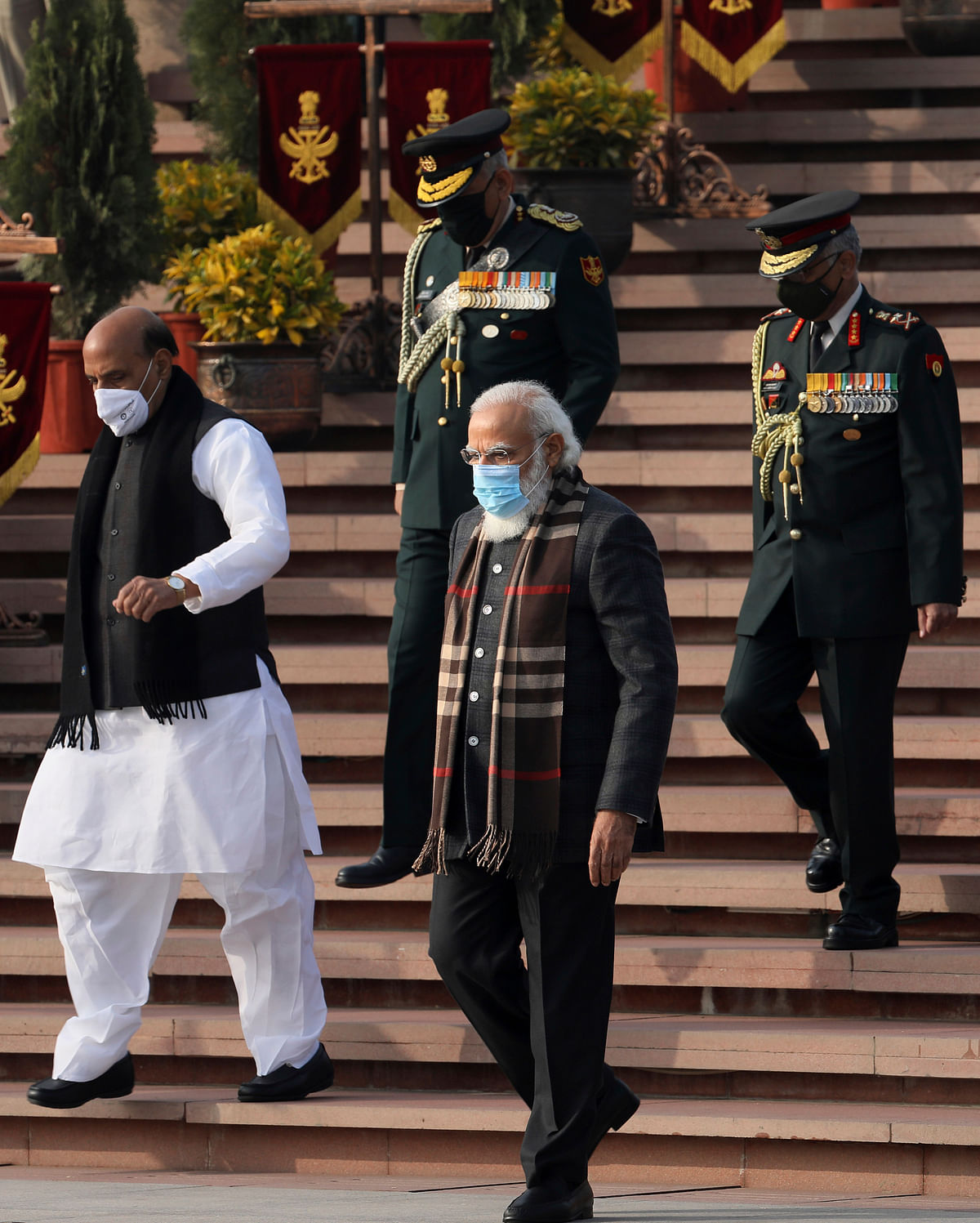 Prime Minister lit up the ‘Swarnim Vijay Mashaal’ from the eternal flame of National War Memorial on the occasion.