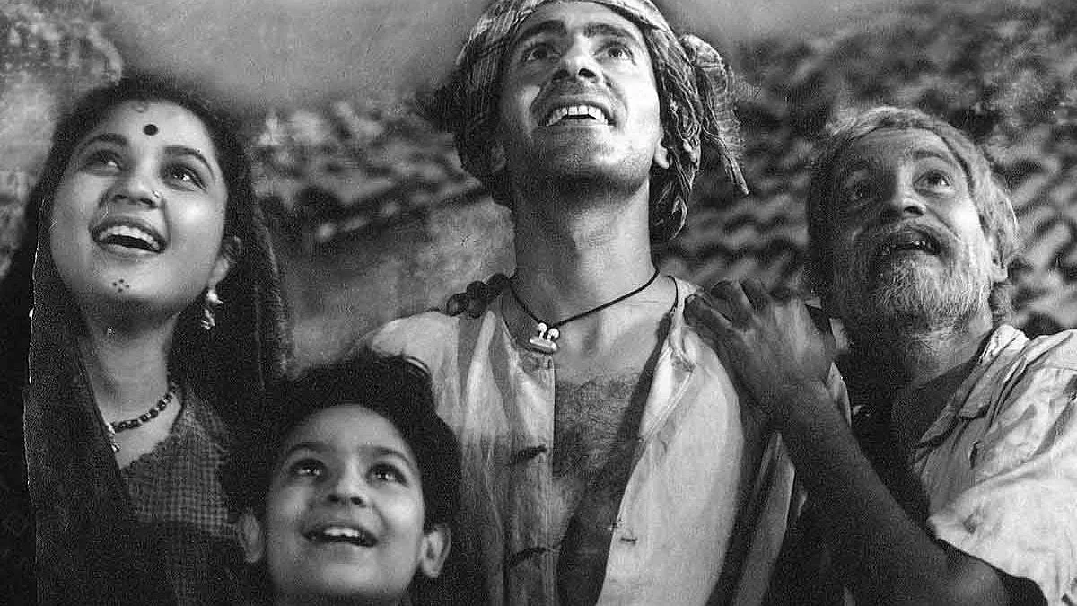 A still from Do Bigha Zamin.