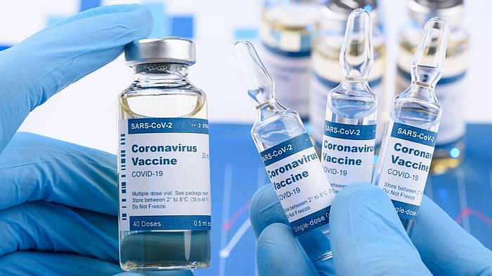 What is the procedure for granting emergency use authorisation to a COVID-19 vaccine in India?