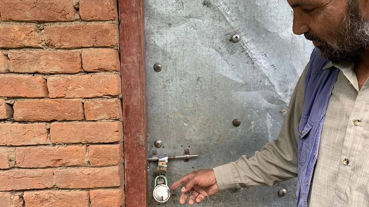 The door of the building which was locked from outside was broken by the army. The lock is intact.