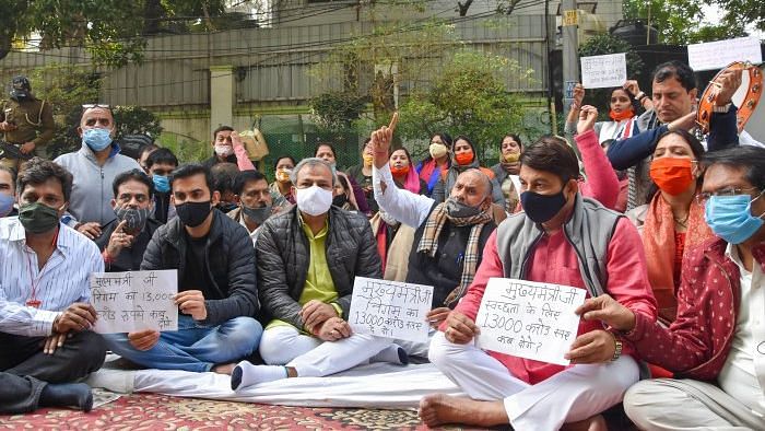 The Delhi High Court on Friday, 18 December, asked the Delhi Police to shift the mayors of three municipal corporations protesting outside Delhi Chief Minister’s residence to another location. ( Image from 9 December)