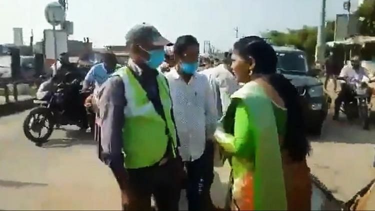  Devalla Revathi, floor leader of Guntur Zilla Parishad was caught on camera physically assaulting a toll-booth employee who allegedly demanded toll tax from the politician.