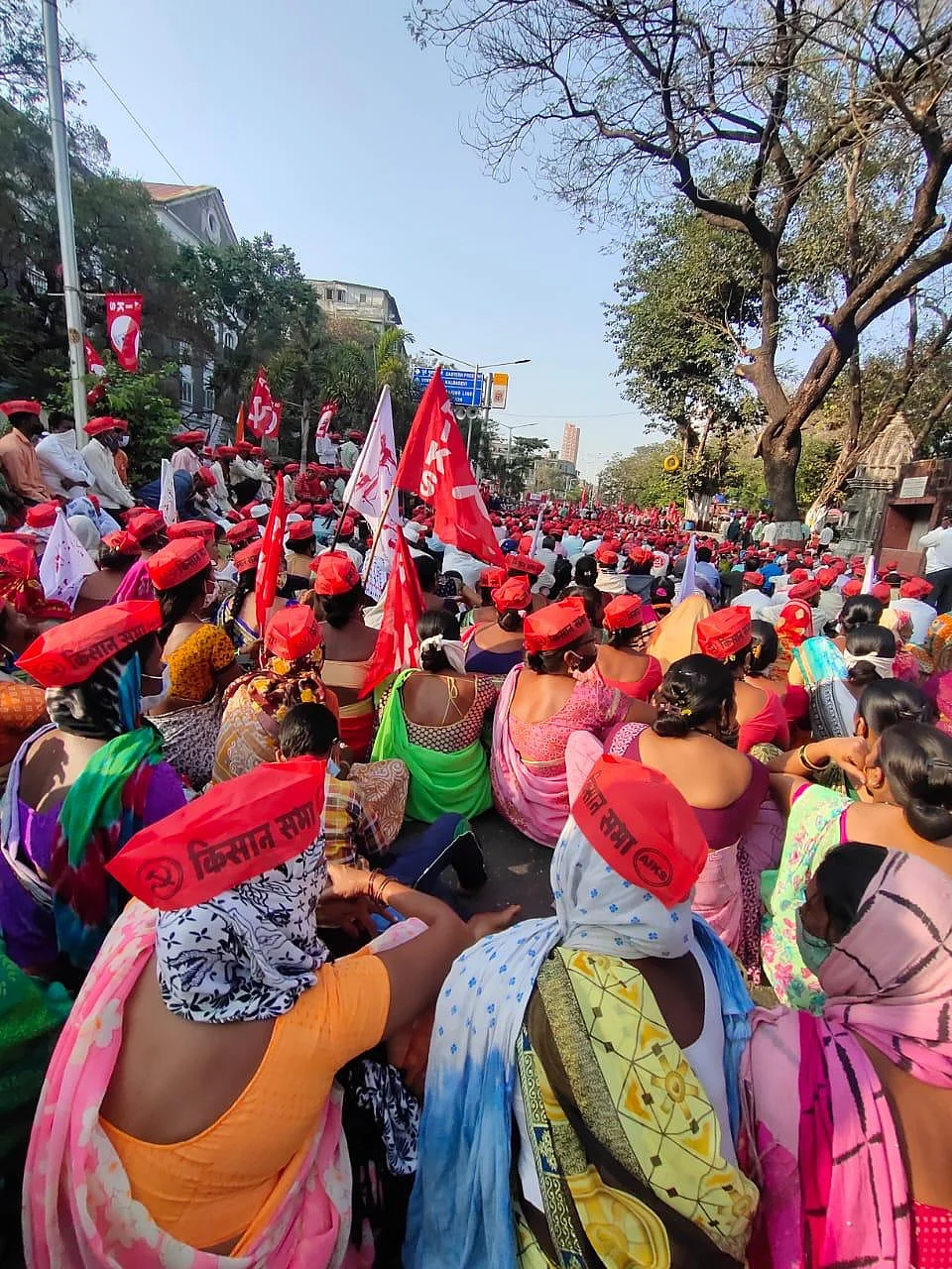 Sharad Pawar Addresses Farmers at Azad Maidan, Lashes Out at Govt