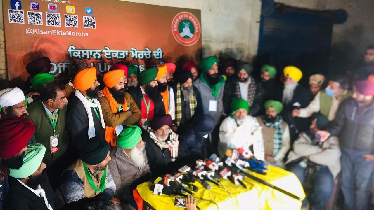 In a press conference on Friday, 22 January, night, farmers protesting at Delhi-Haryana’s Singhu border claimed to have captured a man who said he was allegedly trained to incite violence during the 26 January tractor rally.