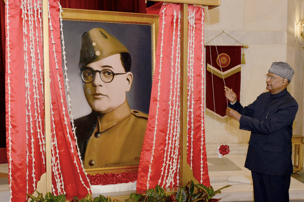 President Kovind unveiling a portrait of Netaji Subhas Chandra Bose.