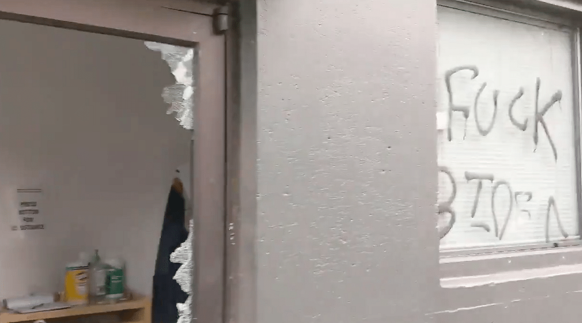 Protesters Smash Windows at Democratic Party Building in Portland