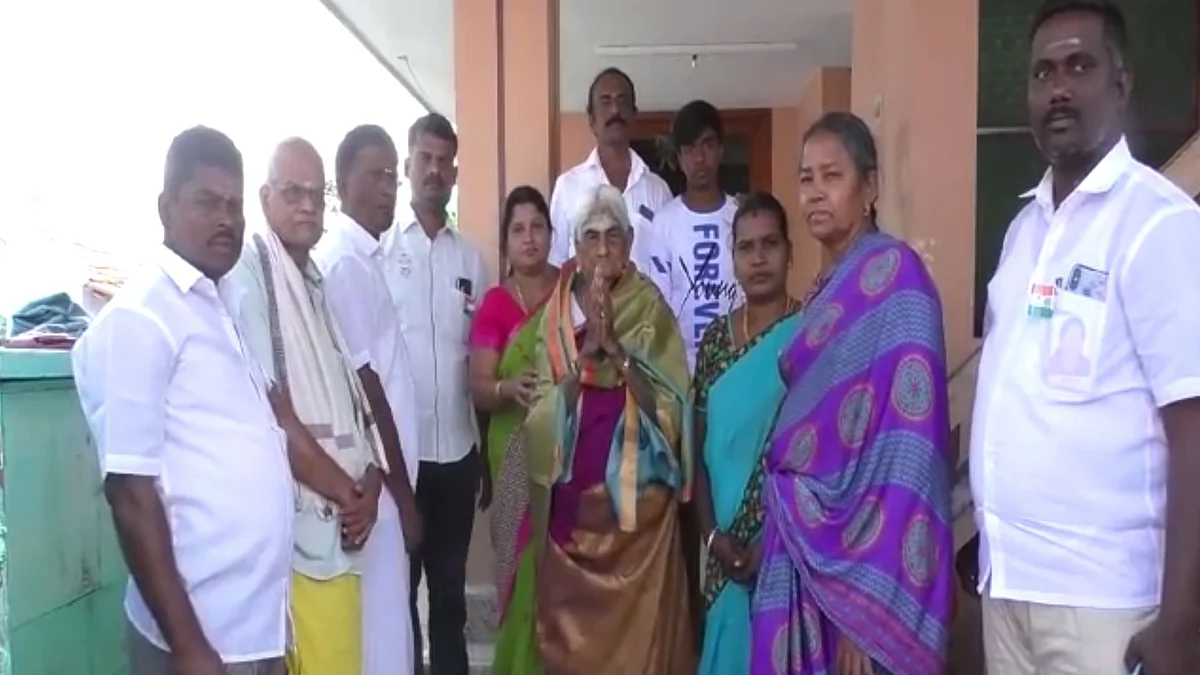 All the people in the village gathered at Pappammal’s house upon hearing the news.