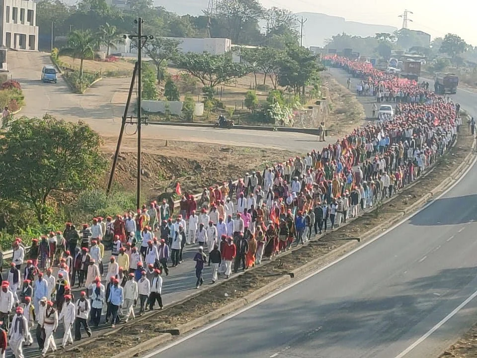 Thousands gathered at Nashik and began a 180 km march to Mumbai.