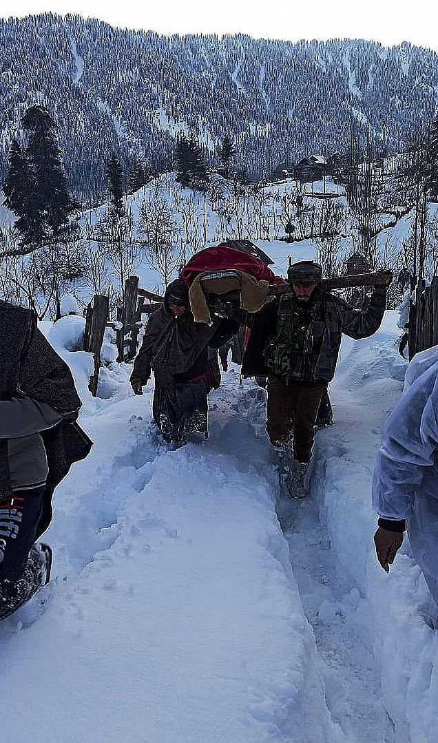 Army Troops Wade Through Kashmir Snow, Help Carry Pregnant Woman
