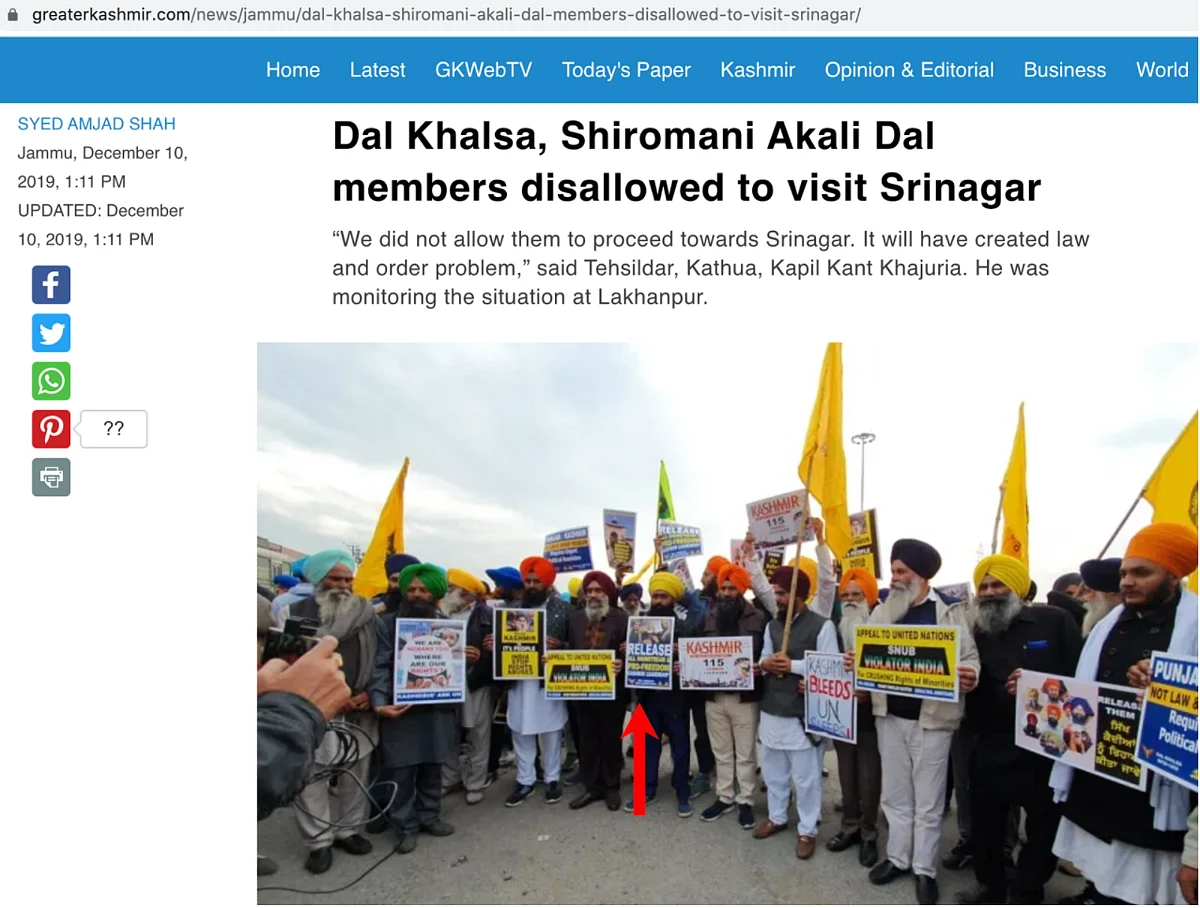 Pic of Man Holding Placard on Kashmir Isn’t from Farmers’ Protest