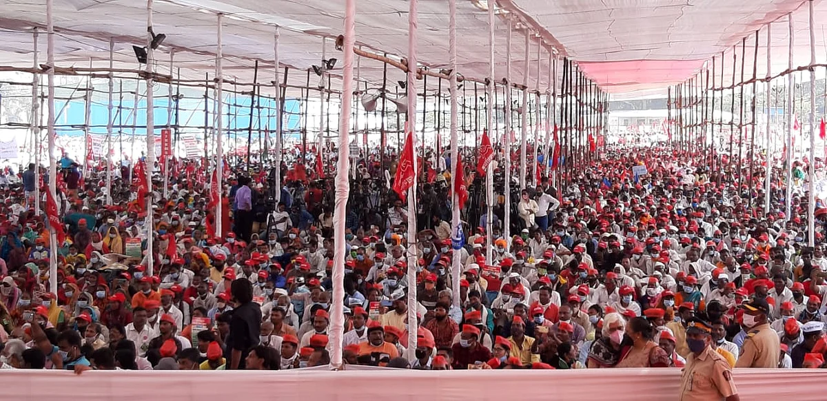 Sharad Pawar Addresses Farmers at Azad Maidan, Lashes Out at Govt