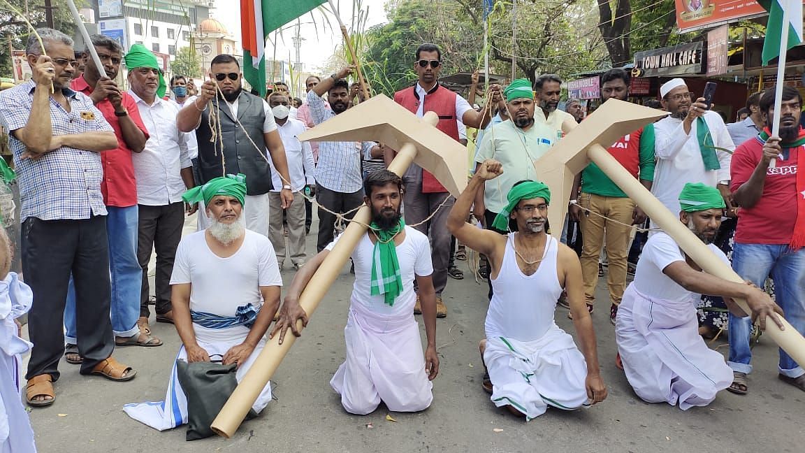Members of Social Democratic Party of India (SDPI) in Coimbatore stand is support of the farmers protesting against the three farm laws.