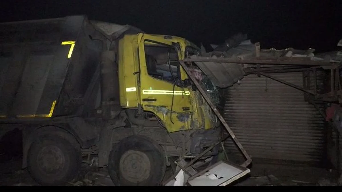15 Labourers Sleeping Near Road Crushed to Death by Truck in Surat