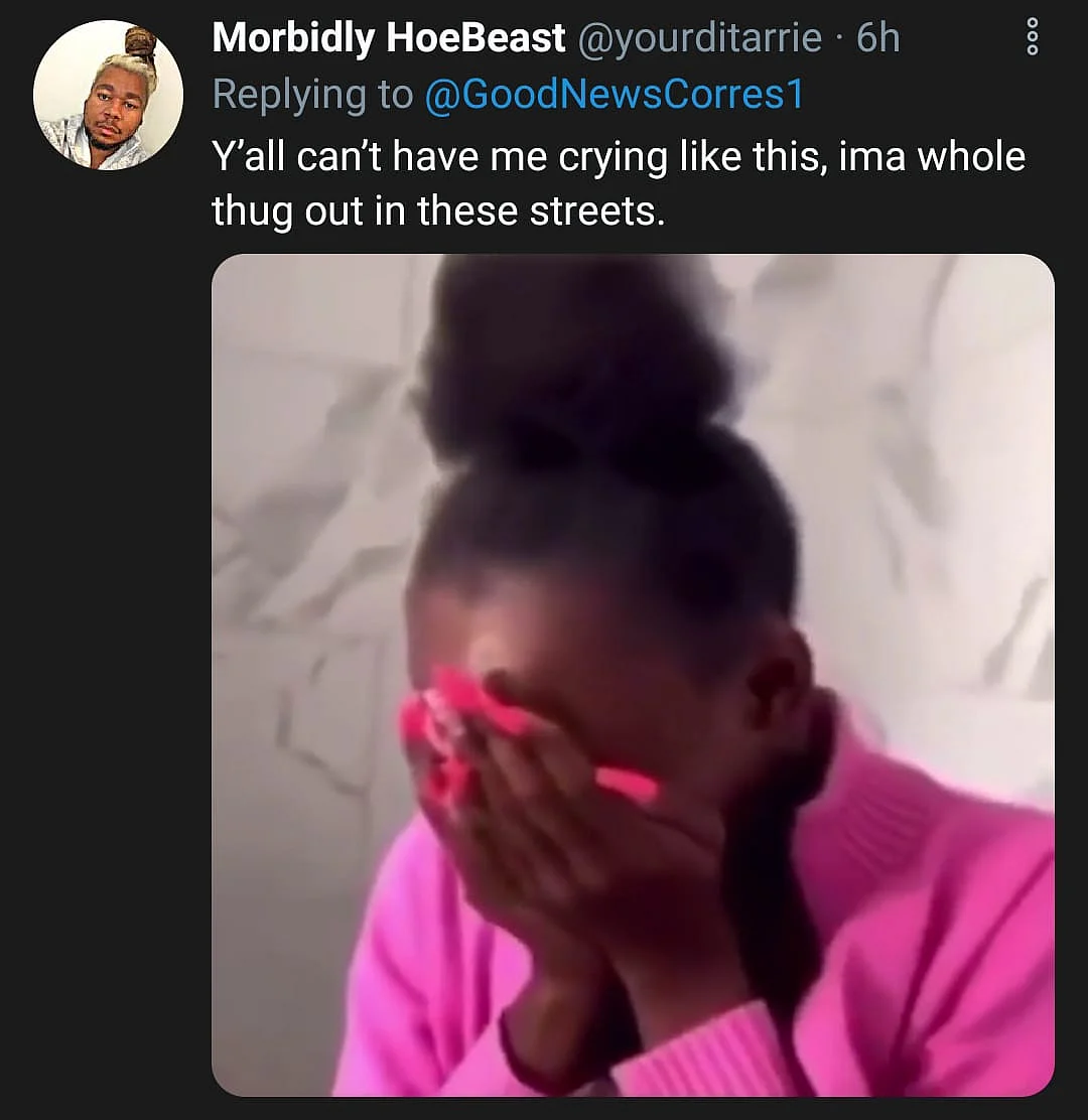 Twitter Reacts to Moving Video of a Mom Supporting Her Daughter