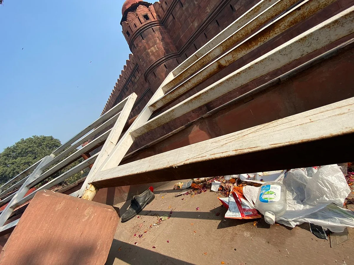 Scene at Red Fort a day after clashes between police and the protesters. 