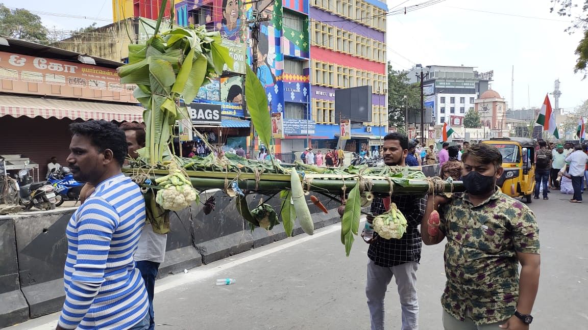 Members of Social Democratic Party of India (SDPI) in Coimbatore carried a coffin made out of banana leaves, bamboo trees and vegetables.