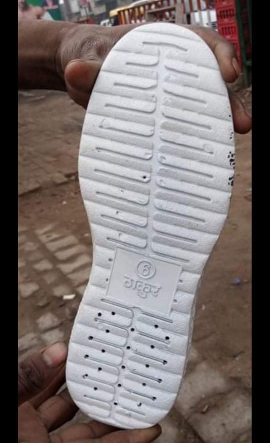 A local Bajrang Dal leader saw a Muslim shopkeeper selling shoes with ‘Thakur’ written on its soles & filed an FIR.