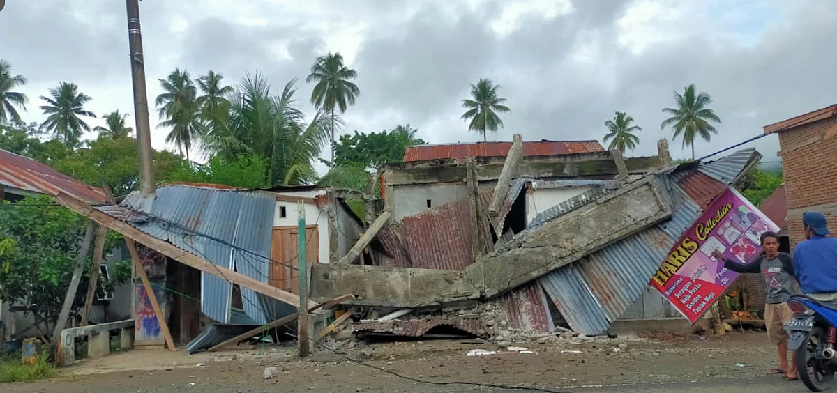 Many homes were destroyed by landslides. 