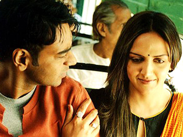Ajay Devgn and Esha Deol in <i>Yuva</i>.