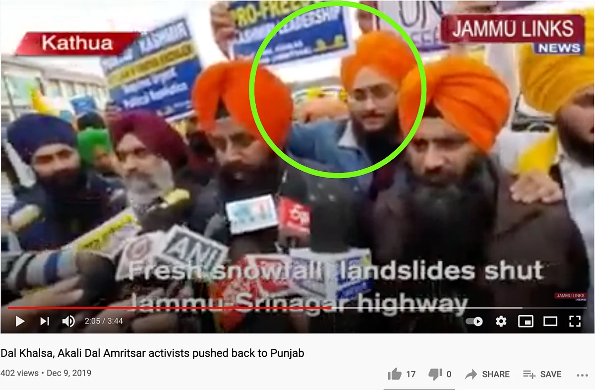 Pic of Man Holding Placard on Kashmir Isn’t from Farmers’ Protest