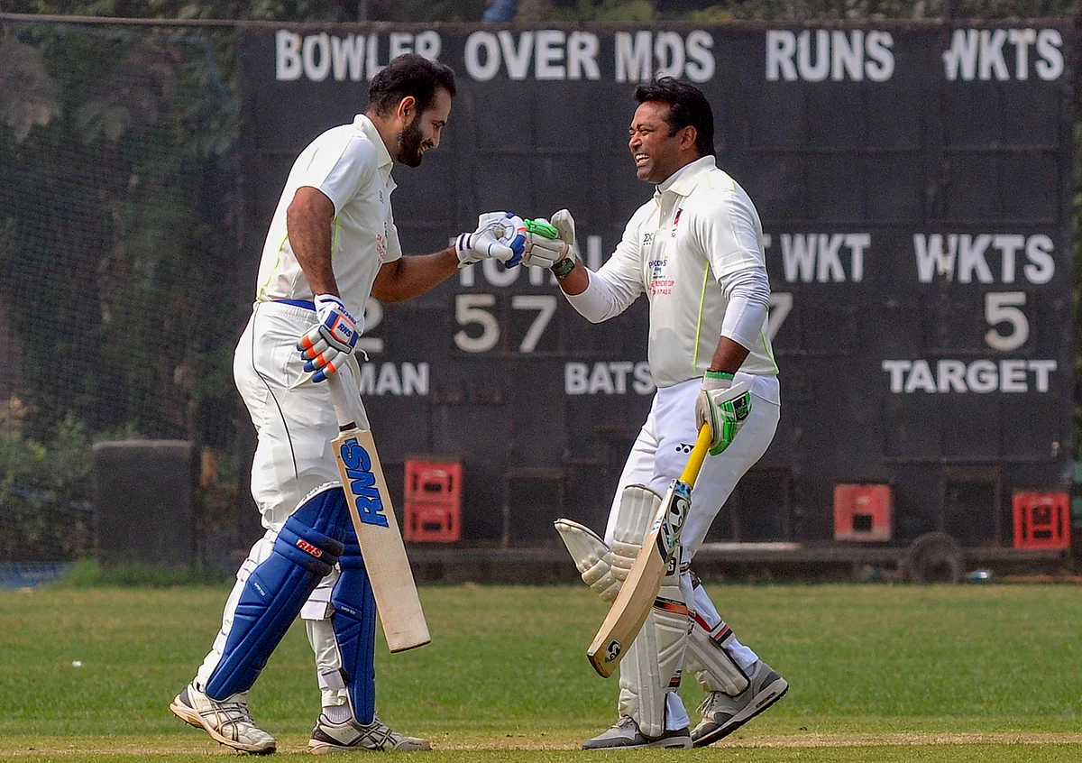 Former Indian cricketer Irfan Pathan and tennis player Leander Paes (R) greets each other during ‘Dr Vece Paes Cricket Cup’, in Kolkata, Tuesday, 26 January 2021.