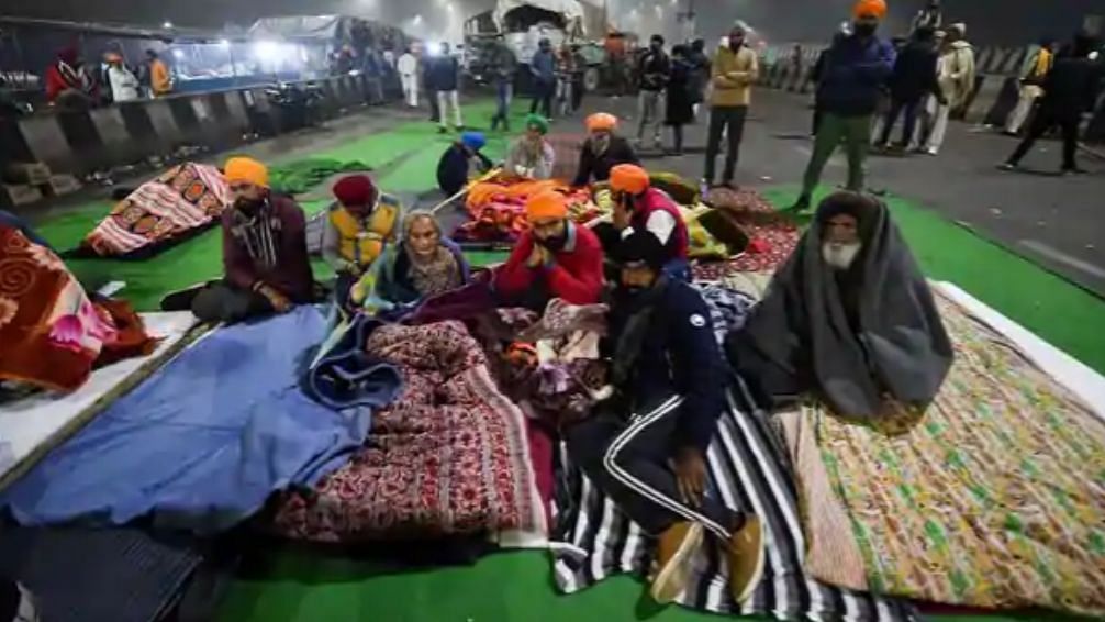 Here's what went down at the Ghazipur border in Delhi last night.