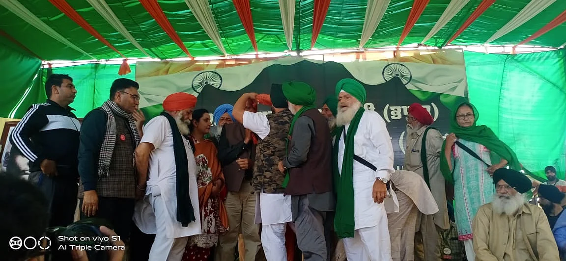 Bhagat Singh’s Kin Attend Farmers’ ‘Pagdi Sambhal Diwas’ at Singhu