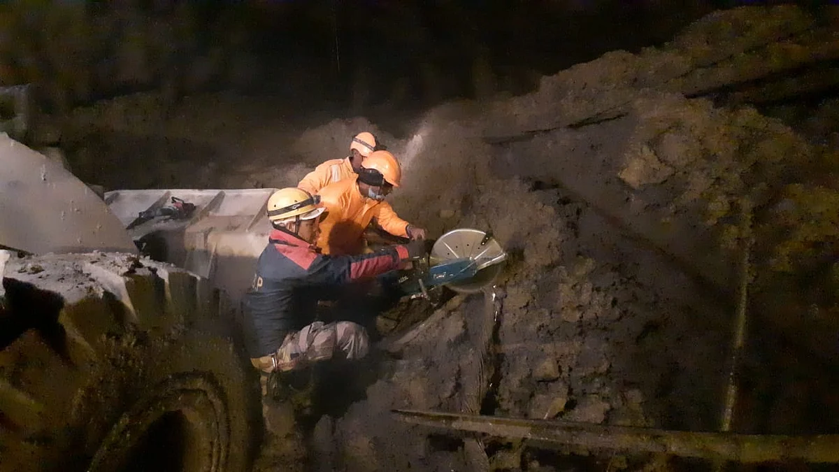 Rescue operations underway at the Tapovan tunnel.