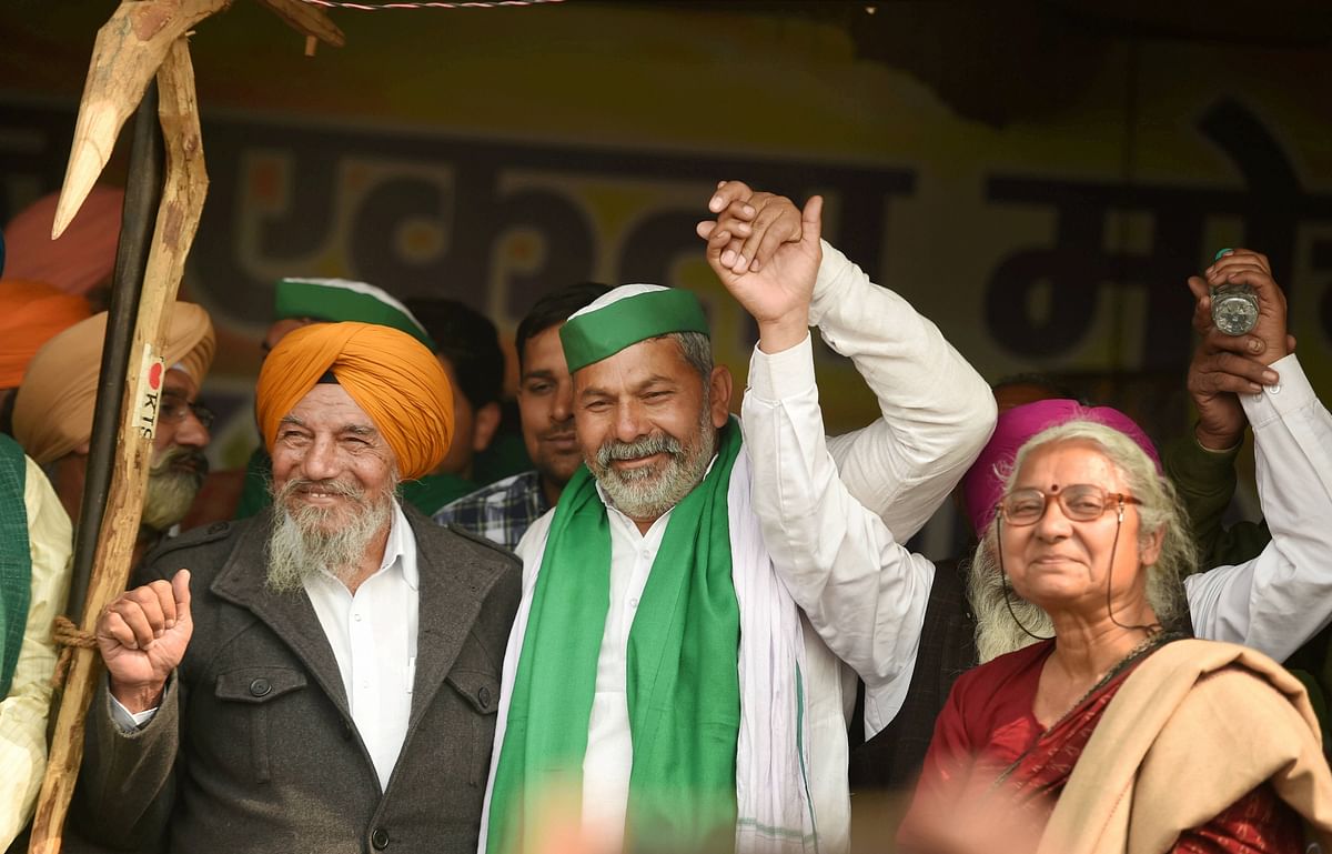 Shiv Sena leaders including party MPs Arvind Sawant and Sanjay Raut visited Ghazipur (Delhi-Uttar Pradesh) border.