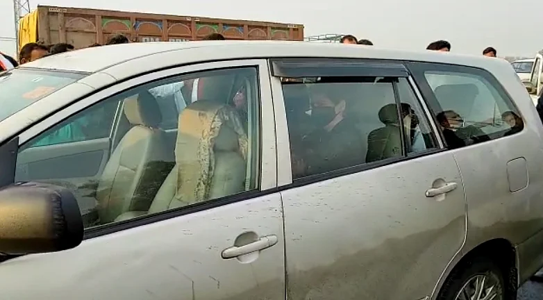 Cars in Priyanka’s Convoy Collide On Way To Farmer’s Prayer Meet