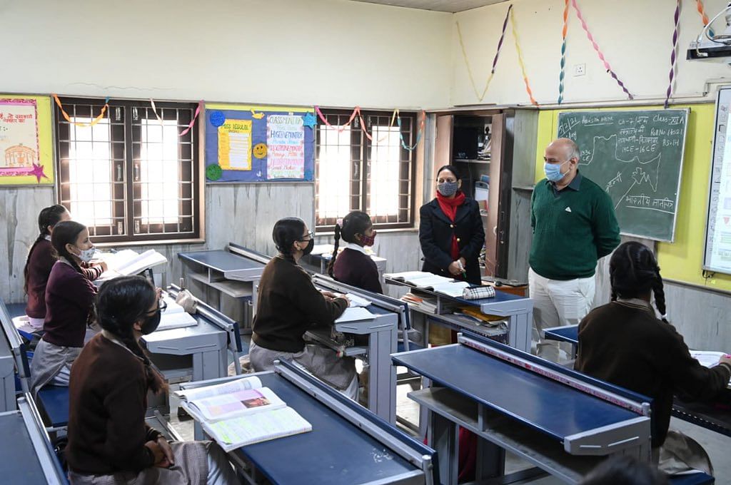 Manish Sisodia visited a government school in Delhi.