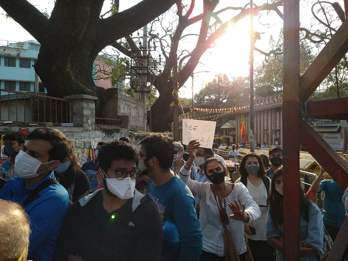 The lowkey protest which took off in the evening at Mysore Bank Circle soon became a teeming crowd of activists.