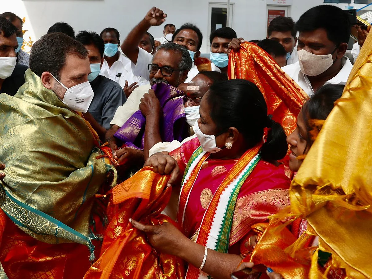 Congress leader Rahul Gandhi being welcomed in Puducherry