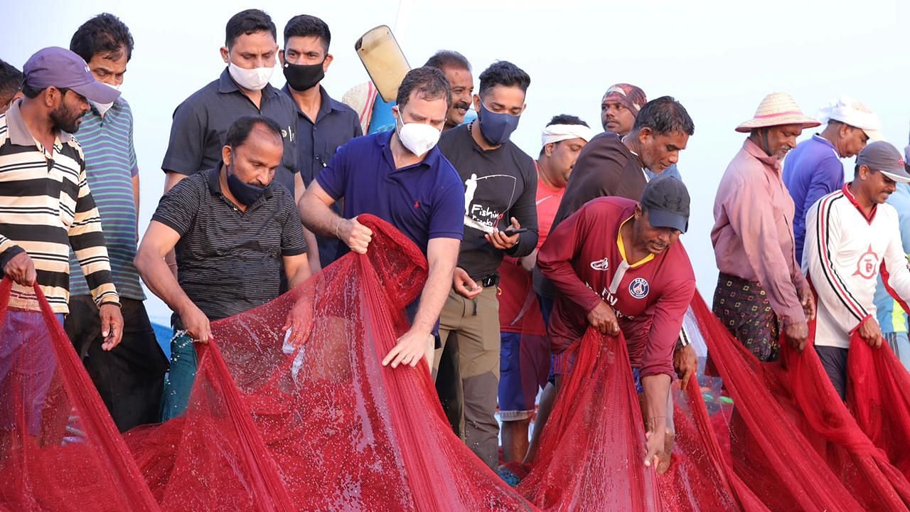 Ahead of Kerala’s polls, Congress leader Rahul Gandhi on 24 February, visited and interacted with the fishermen at Thangassery beach in Kerala’s Kollam district.