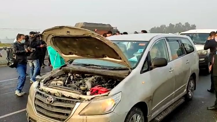 Vehicles in Congress leader Priyanka Gandhi Vadra’s cavalcade collided with each other on Hapur Road on Thursday, 4 February.