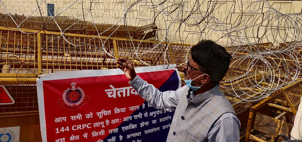 Sanjay Raut at Ghazipur border, New Delhi