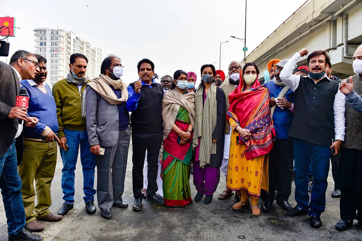Shiromani Akali Dal leader Harsimrat Kaur Badal, Nationalist Congress Party (NCP) leader Supriya Sule, Dravida Munnetra Kazhagam (DMK) leader Kanimozhi Karunanidhi and other Opposition leaders during their visit to Ghazipur border, in solidarity with farmers’ agitation against Centre’s farm reform laws.