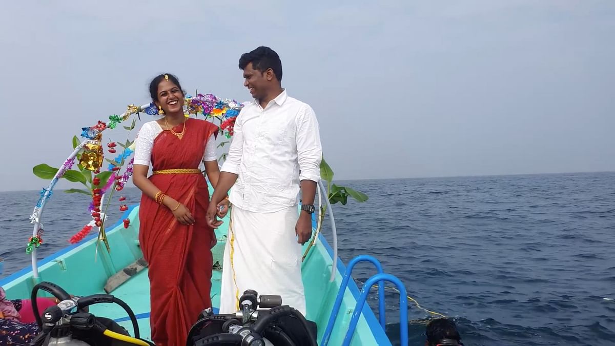 Chinnadurai and Swetha got married underwater in what could be the first ever traditional Hindu underwater wedding.