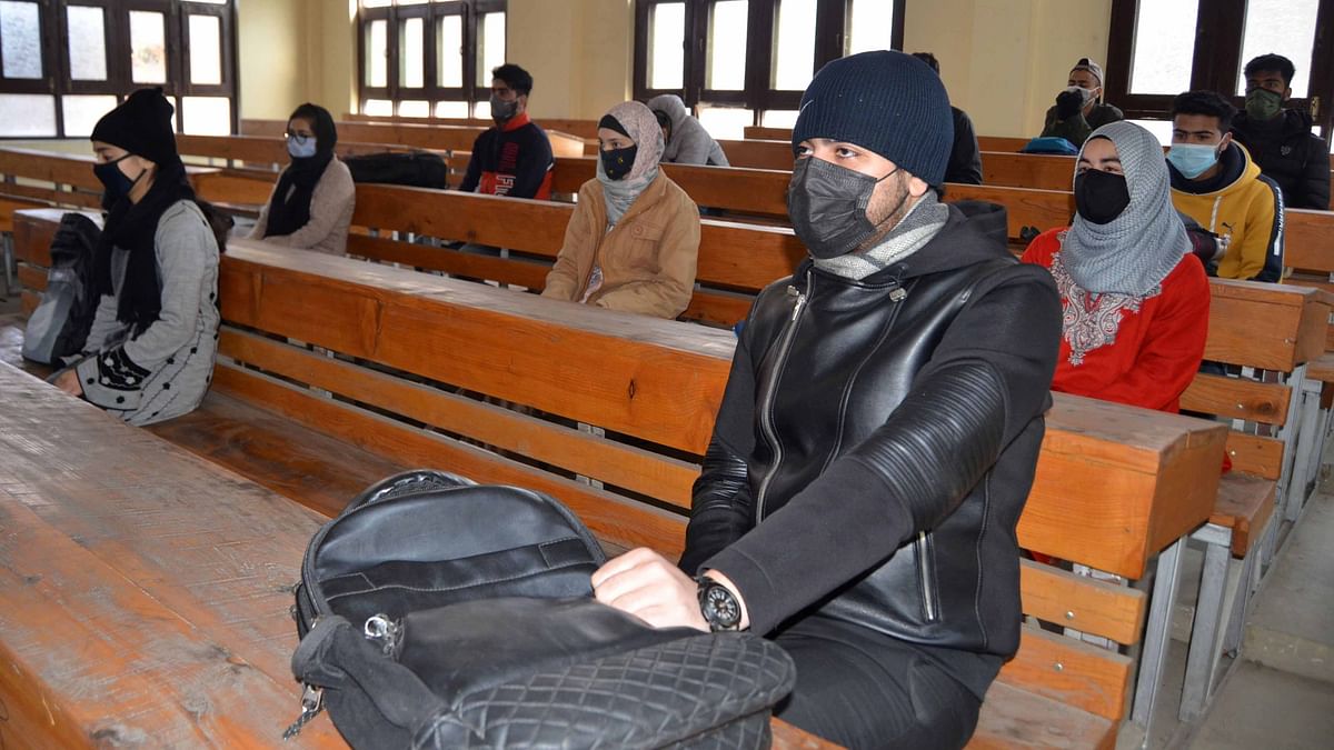 In Photos: Colleges Reopen in Kashmir After a Year Amid COVID-19