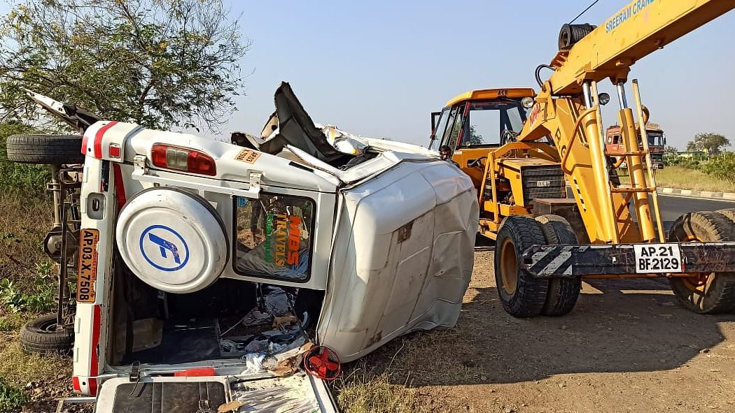 Fourteen people, including a child, were killed in a road accident in Andhra Pradesh’s Kurnool district in the early hours of Sunday.