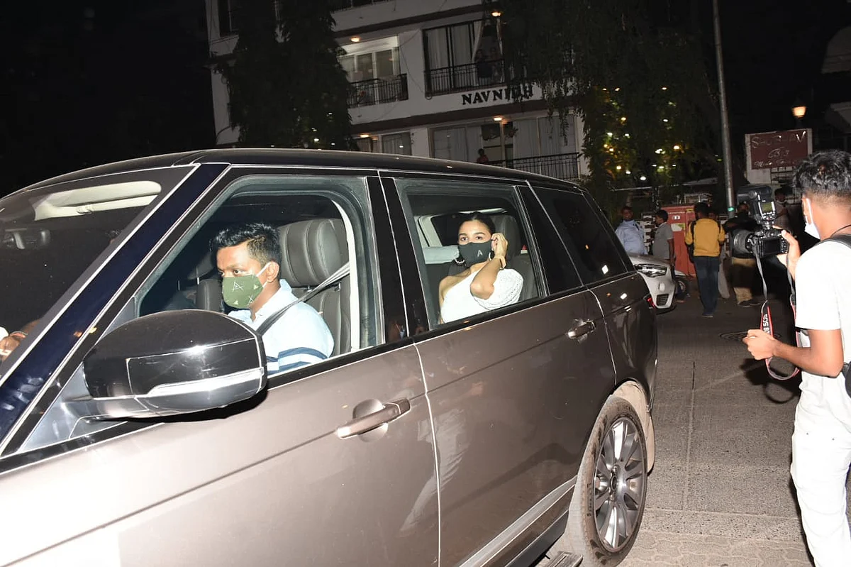 Alia Dons Her Gangubai Avatar During Bhansali's B'day Celebrations