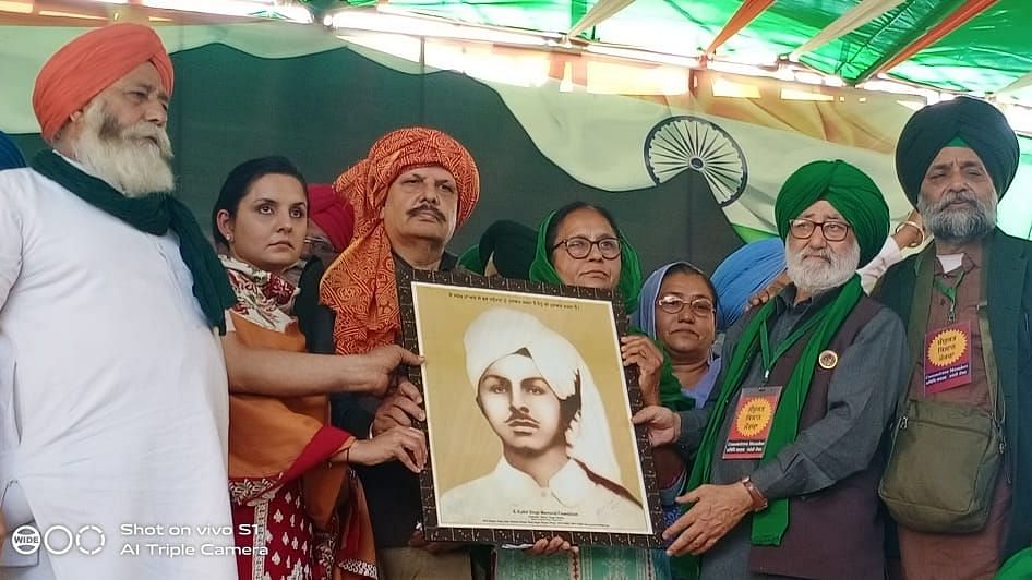 Descendants of revolutionary freedom fighter Shaheed Bhagat Singh including Abhay Sandhu, Teji Sandhu, Anuspriya Sandhu and Gurjeet Kaur were present at the Singhu border.