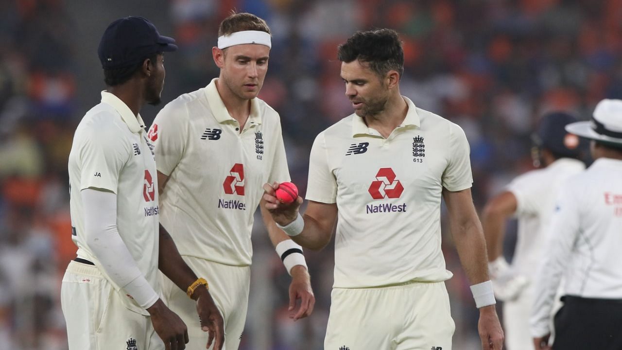 Jofra Archer, Stuart Broad and James Anderson in conversation on Day 1 of the Pink Ball Test against India in Ahmedabad.&nbsp;